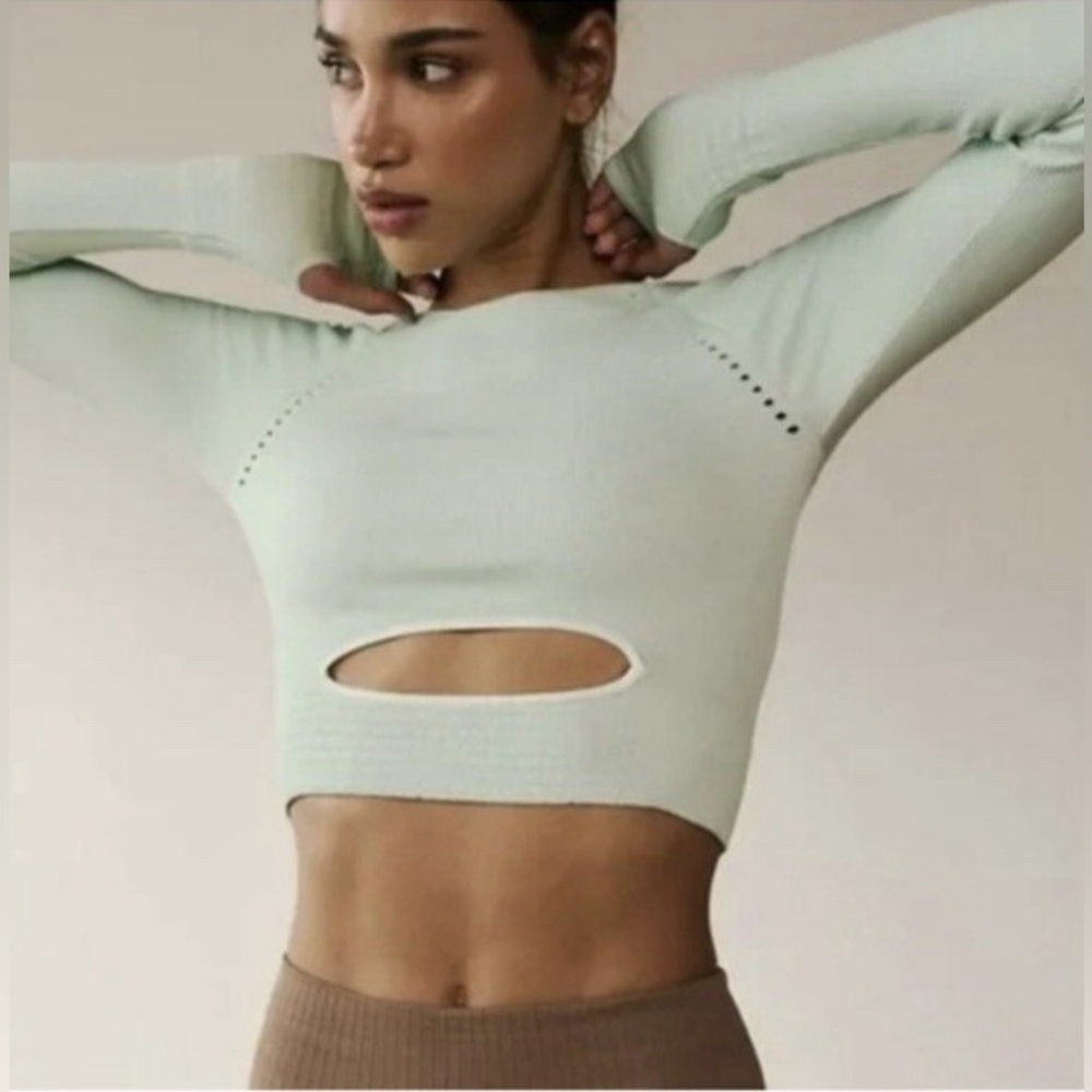 NWOT Free People Cut It Out Crop Long Sleeve Thumb Holes Seafoam Size XS/S - Picture 2 of 3